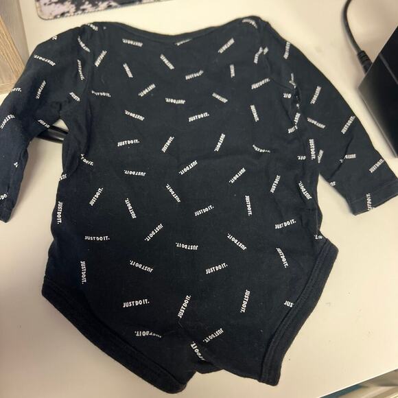 Nike 6M long sleeve‎ bodysuit onsie baby black logo - Picture 3 of 3